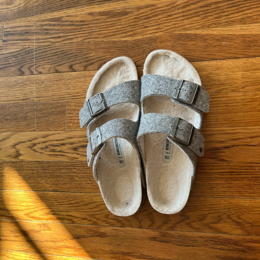 Birkenstock Gray Felted Shearling Arizona Sandals Size EU 40 US 9 Worn 1x
